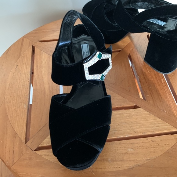 Prada Black Velvet Platform Heels with Green Jewel Embellishment Size 39.5 - Picture 12 of 13